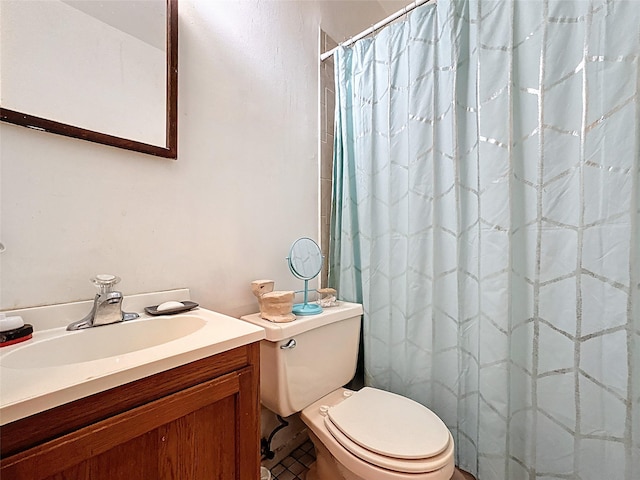 bathroom with a shower with shower curtain, toilet, and vanity