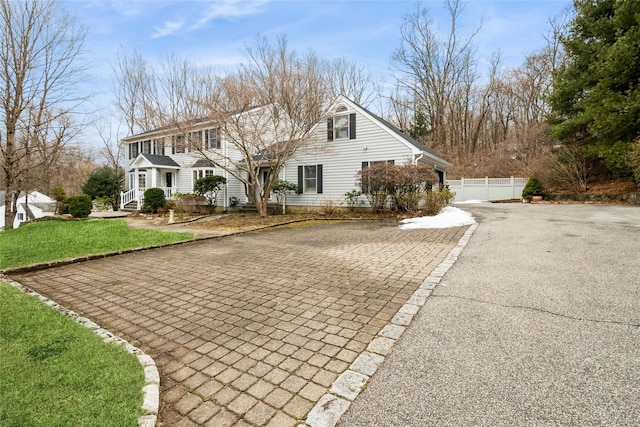 view of front facade featuring a garage, fence, and a front yard