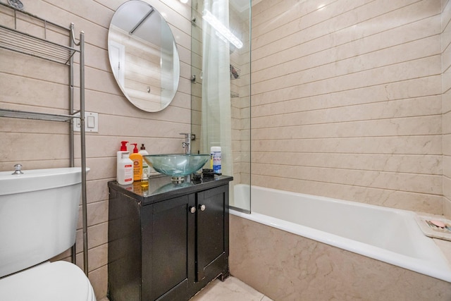 full bathroom with tiled shower / bath combo, vanity, and toilet
