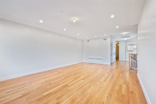 spare room with light wood finished floors, visible vents, recessed lighting, and baseboards