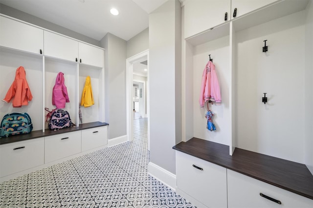 mudroom featuring recessed lighting and baseboards