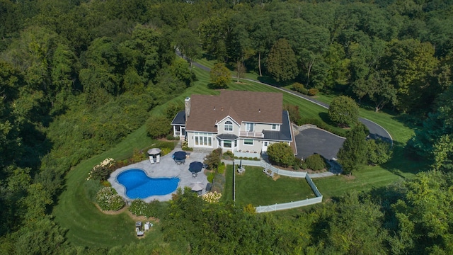 bird's eye view with a forest view