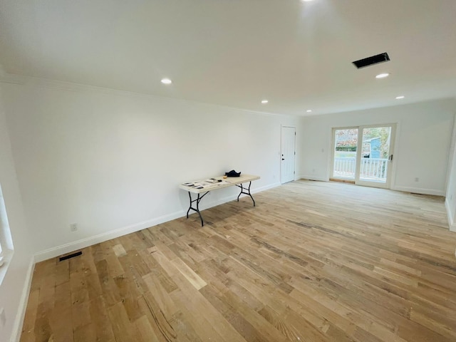 spare room with light wood-type flooring, visible vents, baseboards, and recessed lighting