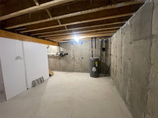 unfinished below grade area featuring electric water heater