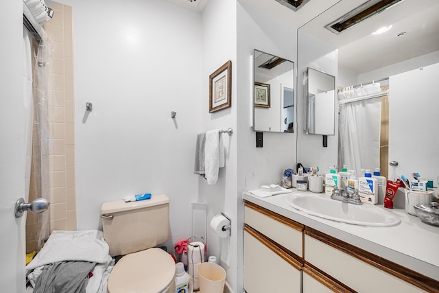 bathroom with a shower with curtain, vanity, and toilet