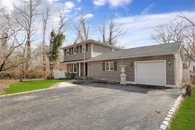 view of front facade with a garage and driveway