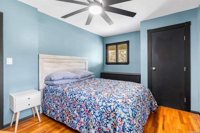 bedroom featuring wood finished floors and a ceiling fan