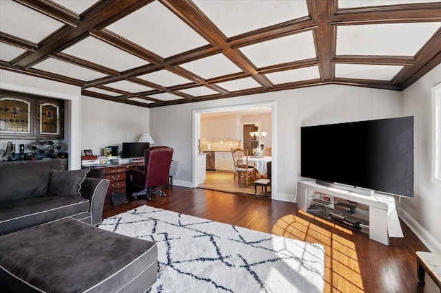 living room featuring hardwood / wood-style floors, an inviting chandelier, baseboards, and coffered ceiling