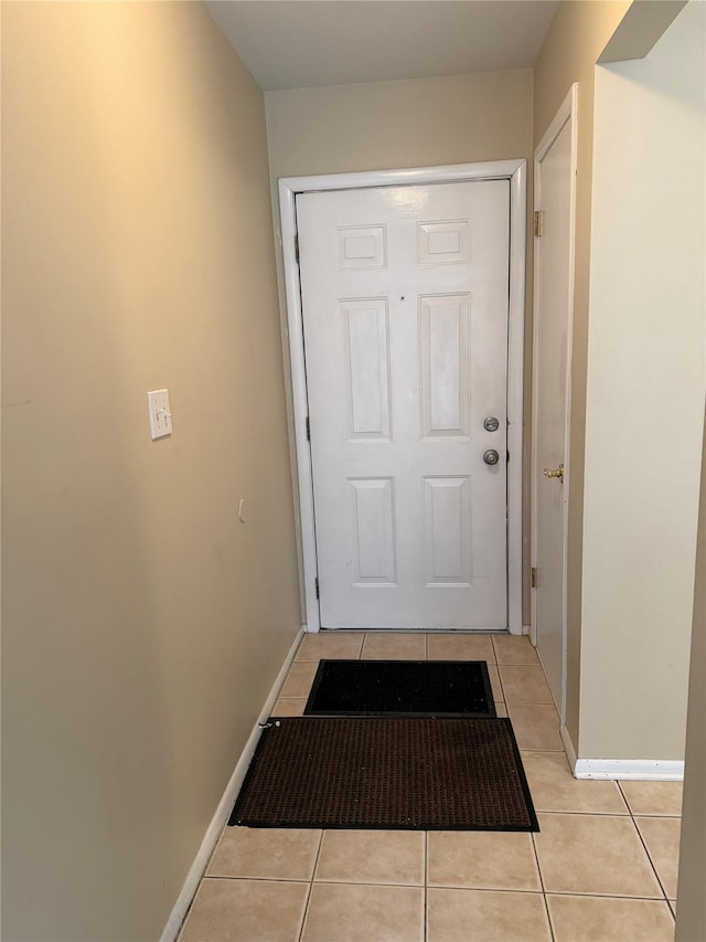 entryway featuring light tile patterned floors and baseboards