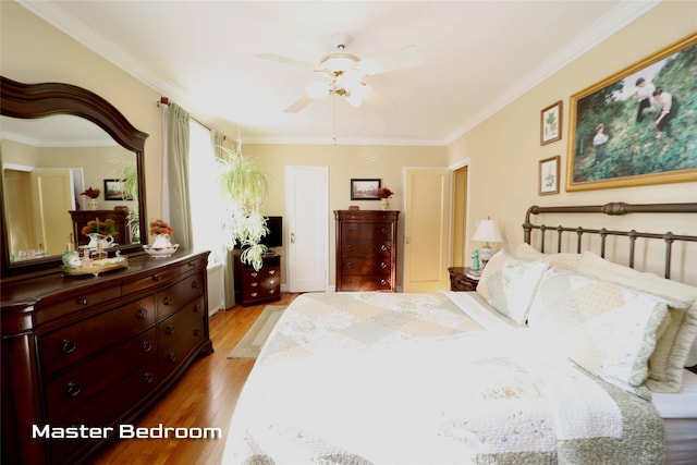 bedroom featuring light wood-style flooring, a ceiling fan, and crown molding