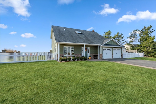 view of front of home featuring aphalt driveway, fence, a garage, and a front lawn