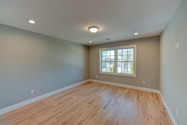 unfurnished room featuring recessed lighting, visible vents, light wood finished floors, and baseboards