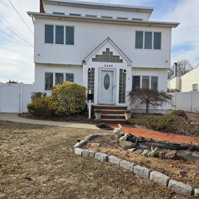 view of front facade featuring entry steps, a gate, and fence