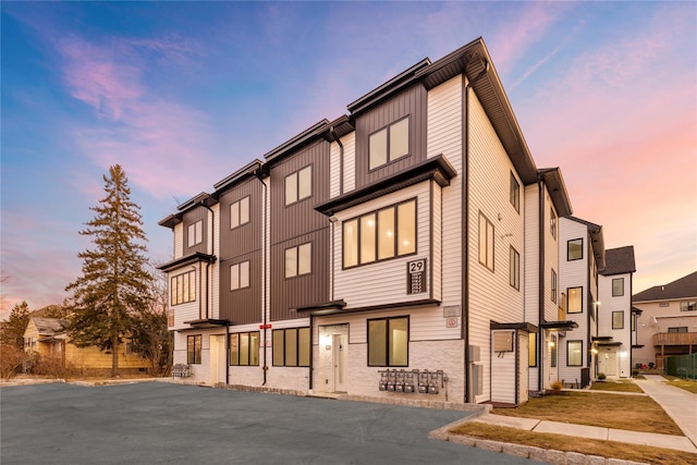 29 Calvert Dr Unit 114, Monsey, NY 10952 - view of property at dusk