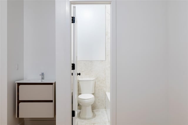 29 Calvert Dr Unit 114, Monsey, NY 10952 - full bathroom featuring toilet, vanity, a bathtub, and tile walls