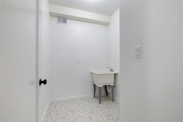 29 Calvert Dr Unit 114, Monsey, NY 10952 - clothes washing area with baseboards and visible vents