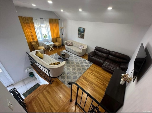 living area featuring lofted ceiling, visible vents, wood finished floors, and recessed lighting