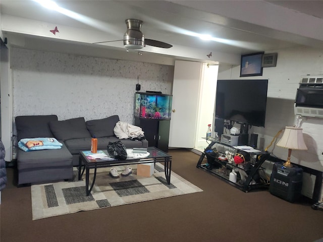 15 Roberts St, Middletown, NY 10940 - living room with ceiling fan