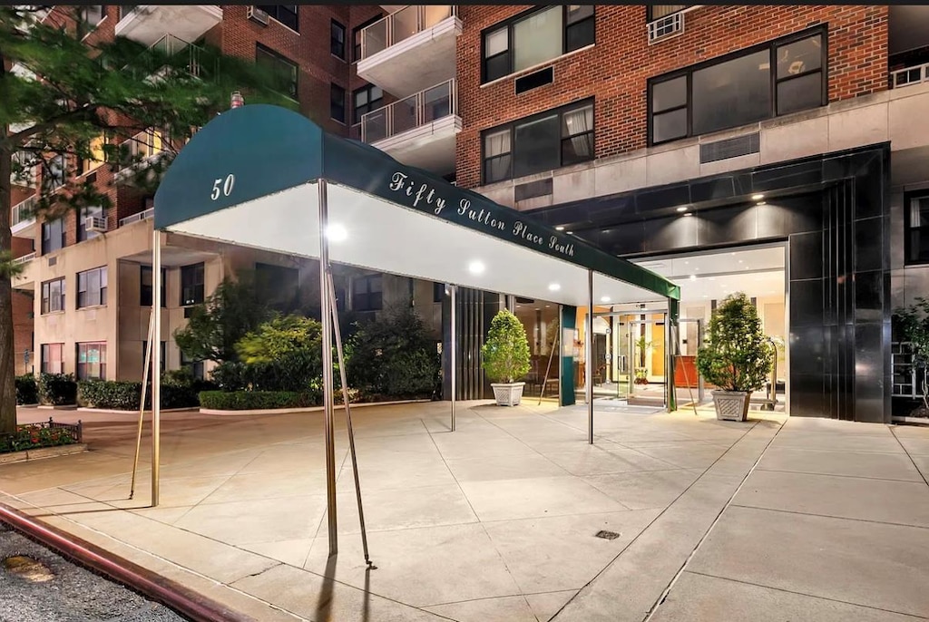 50SUTTON Sutton Pl S Unit 19F, New York Manhattan, NY 10022 - entrance to property featuring brick siding