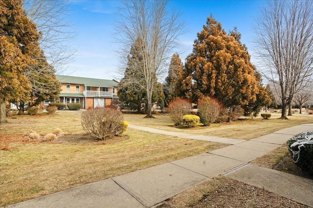 view of yard featuring a balcony