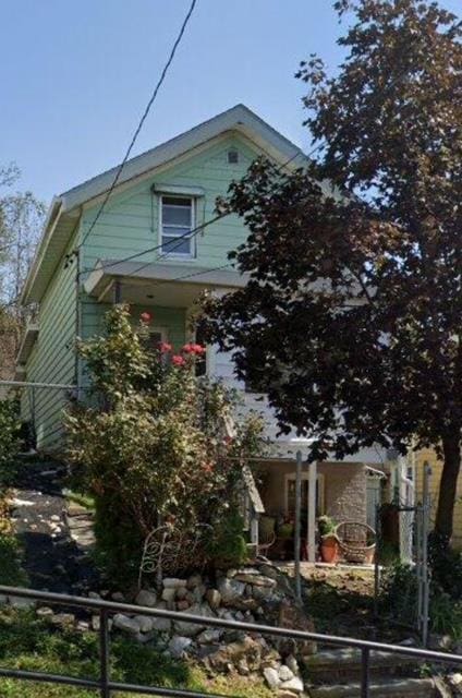 view of front of home featuring fence