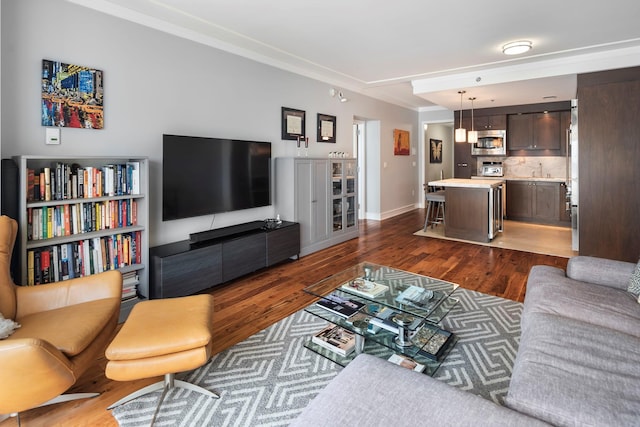 living area featuring dark wood-style flooring and baseboards