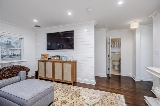 sitting room featuring baseboards, visible vents, ornamental molding, wood finished floors, and recessed lighting