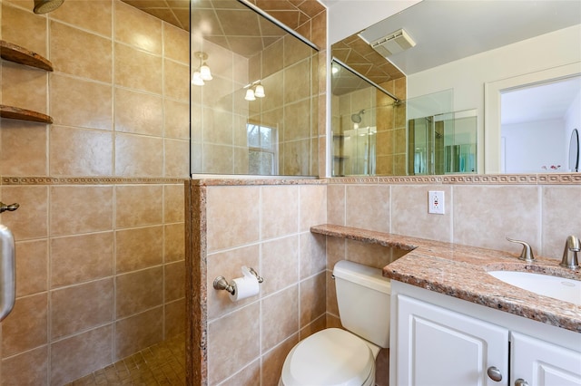 full bath with tasteful backsplash, tiled shower, toilet, vanity, and tile walls