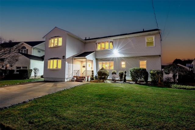 view of front of property featuring driveway and a front yard