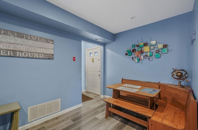 dining area featuring light wood-style floors, visible vents, and baseboards