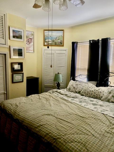 bedroom with ceiling fan