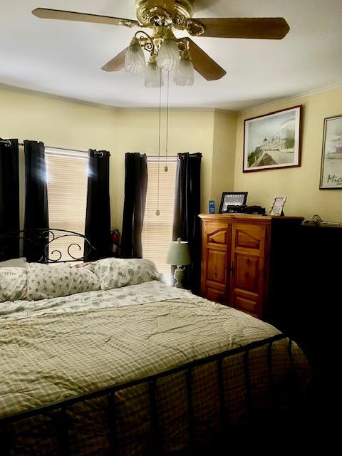 bedroom featuring ceiling fan