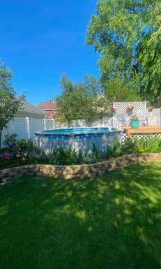 view of yard featuring a fenced in pool