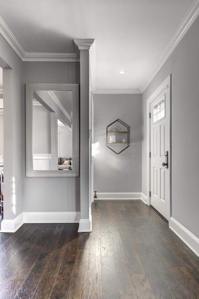 foyer entrance with recessed lighting, baseboards, dark wood-style floors, and crown molding