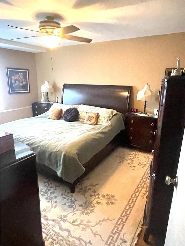 bedroom featuring ceiling fan