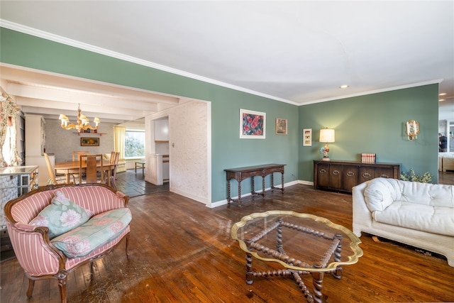 living room with a notable chandelier, crown molding, baseboards, and hardwood / wood-style flooring