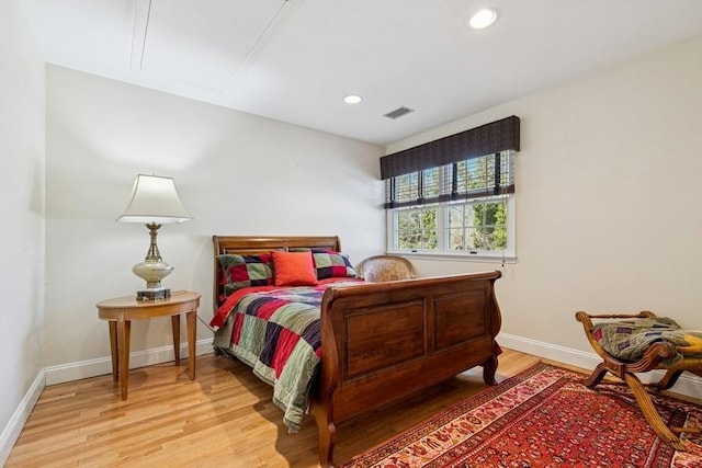 bedroom with light wood-style flooring, recessed lighting, baseboards, and visible vents