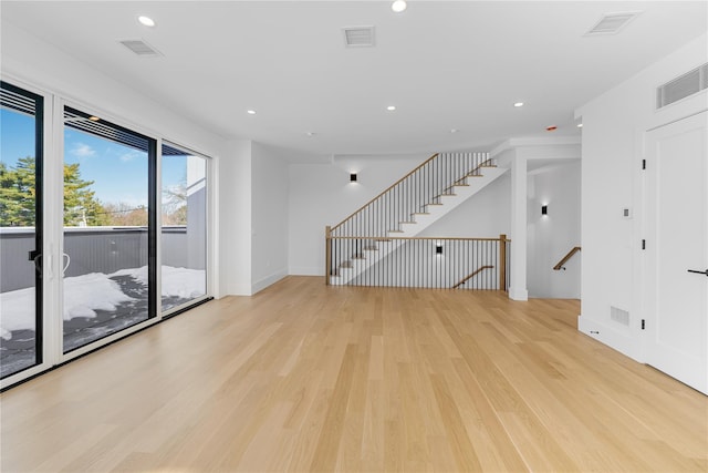 empty room featuring light wood-style flooring, visible vents, and recessed lighting