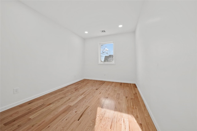 unfurnished room featuring recessed lighting, visible vents, light wood-style flooring, and baseboards