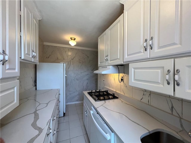 142 Garth Rd Unit 1P, Scarsdale, NY 10583 - kitchen with stainless steel gas stovetop, dishwasher, freestanding refrigerator, and white cabinetry