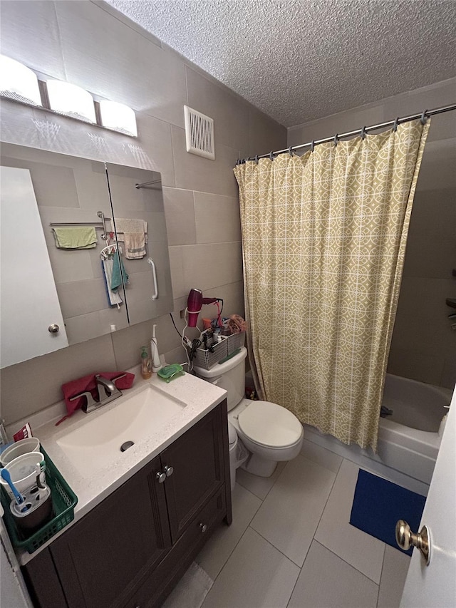 bathroom with tile walls, visible vents, toilet, shower / bath combo, and a textured ceiling