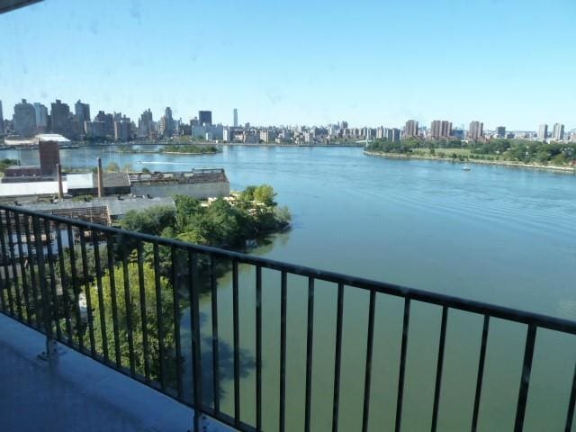 view of water feature featuring a city view