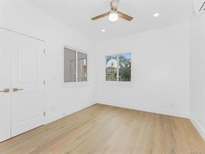 empty room featuring light wood finished floors, recessed lighting, a ceiling fan, and baseboards