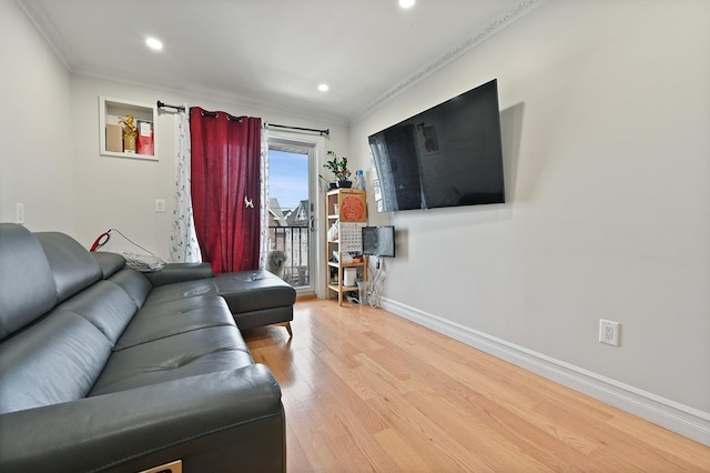 living area with crown molding, baseboards, wood finished floors, and recessed lighting