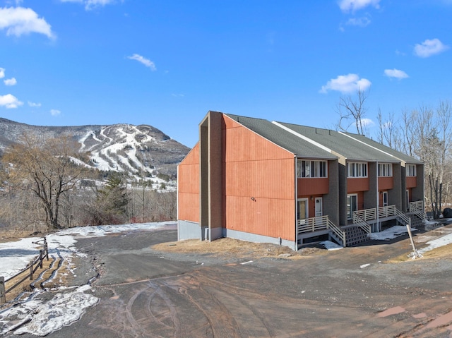 view of front of property with a mountain view