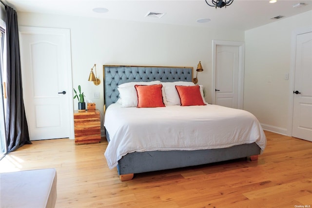 bedroom with light wood-type flooring, visible vents, and recessed lighting