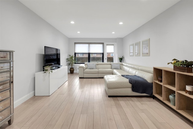 living room with light wood-style floors, recessed lighting, and baseboards