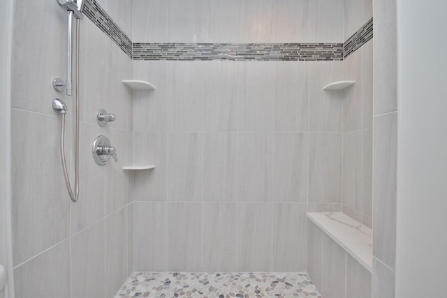 bathroom featuring tiled shower