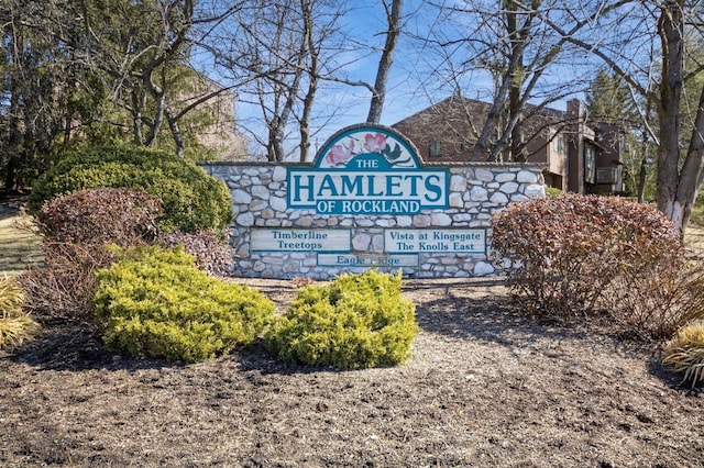 view of community / neighborhood sign