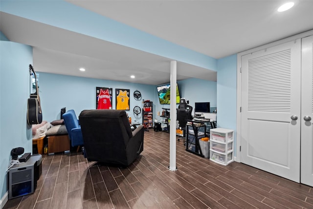 living room featuring recessed lighting and wood tiled floor